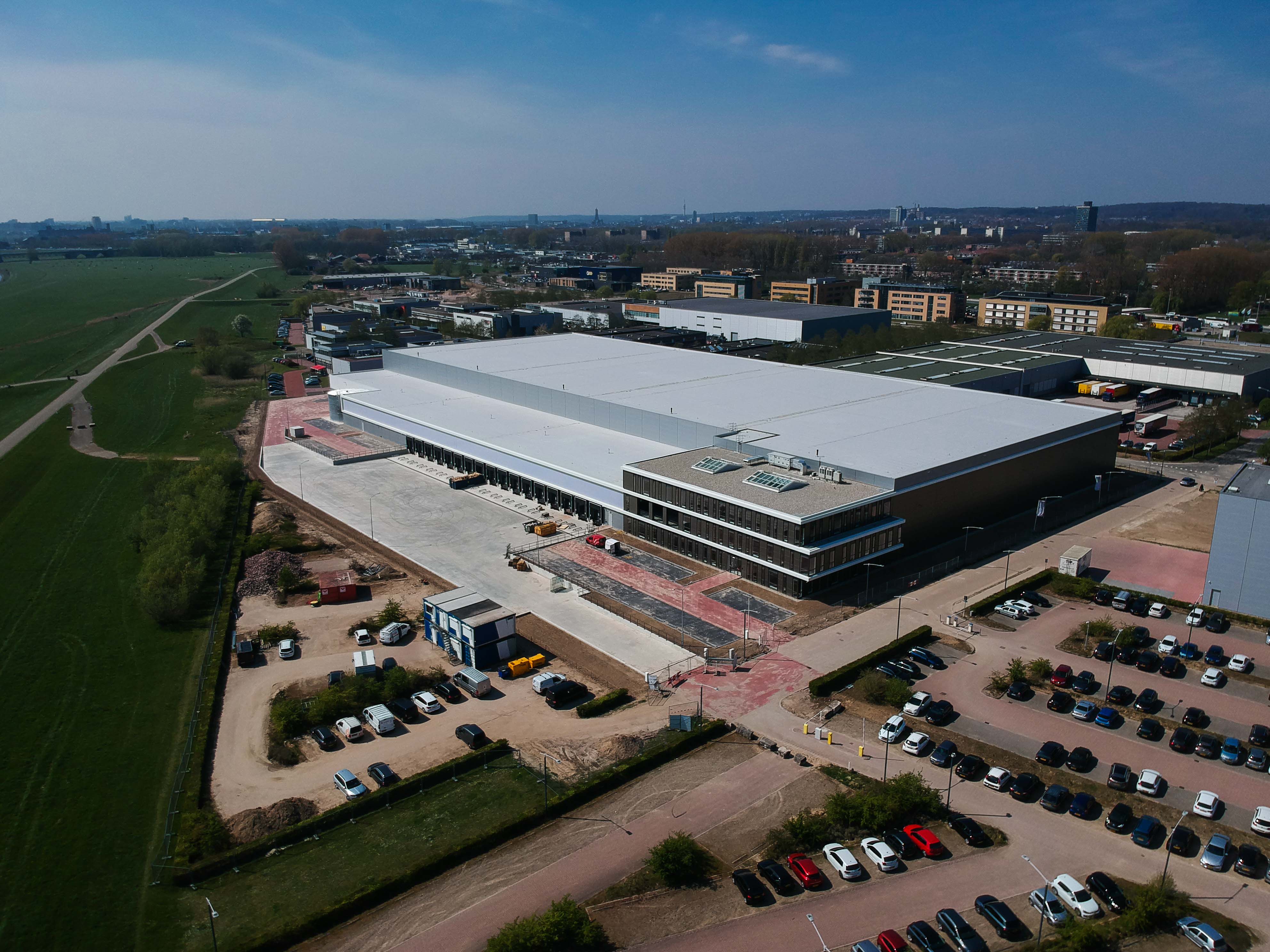 nieuwbouw warehouse en kantoor voor Bunzl door Factor G bedrijfshuisvesting